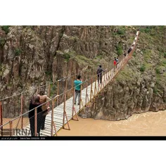 اردبیل/پل معلق پیرتقی در دره های عمیق و زیبای شهر هشتجین 