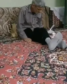 چقدر حزین و قشنگ می خواند 🖤