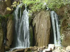 آبشار وارک در 60 کیلومتری جنوب شرقی خرم آباد قرار دارد. آ