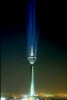نورافشانی برج میلاد در شب