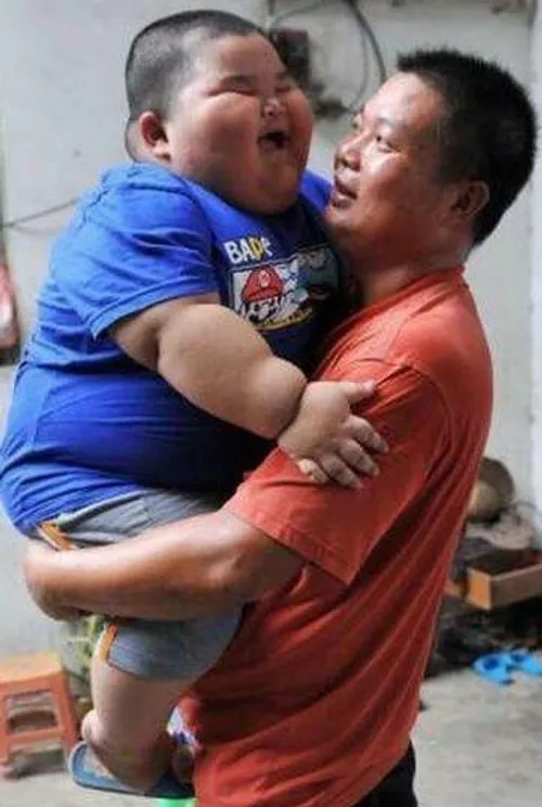چاق ترین کودک در جهان در چین زندگی می کند، نام او لو هوو 