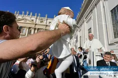 بدل نوزاد پاپ در مراسم عمومی هفتگی پاپ فرانسیس در واتیکان