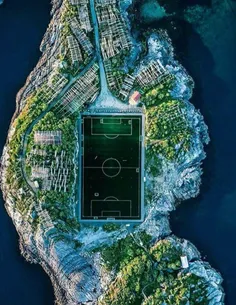 جزیره فوتبال در نروژ، این ورزشگاه زیبا برای روستایی ۵۰۰ ن