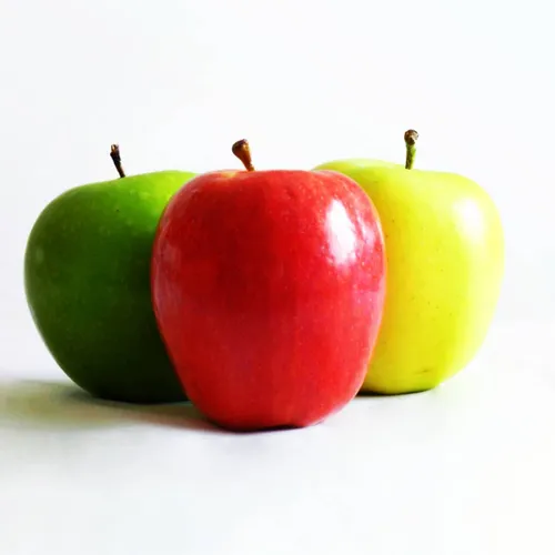 تقریباً نیمی از ویتامین سی سیب در پوست آن وجود دارد و سیب