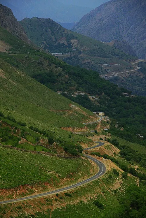 بطرف روستای تاریخی وباستانی اورامان