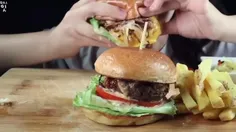 خوردن همبرگر با سیب زمینی🍔🍟