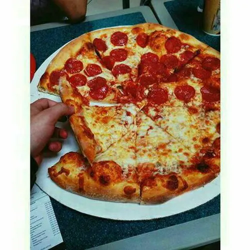 مـــــــــن پـــــــیتـــ🍕 ـــزااا دوش ........💖