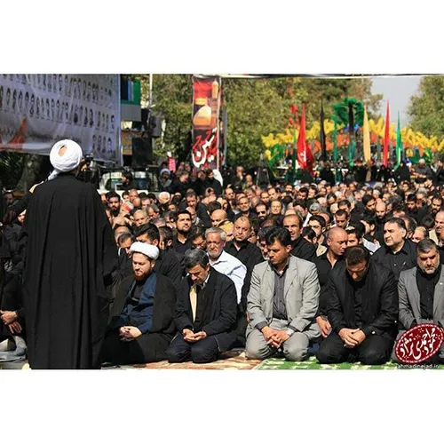 حضور دکتر احمدی نژاد در مراسم عزاداری ظهر عاشورا