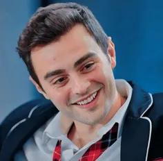 °∞ اگه دوسش داری قلبمونو قرمز کن.♡ خوشتیپ  🪽🤍