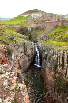 آبشار چالاچوخور یکی از آبشارهای بکر و زیبای شهرستان گِرمی