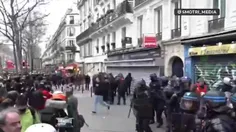 🎥 تنش در پاریس؛ پلیس به معترضان حمله کرد