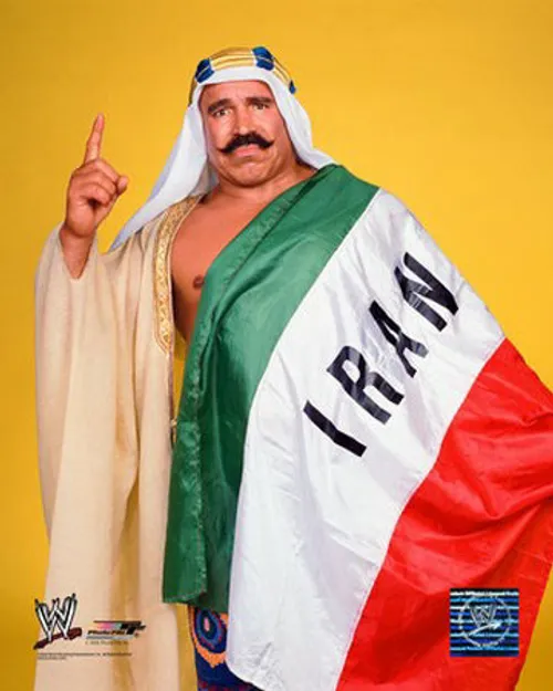 ایشون یک کشتی گیر ایرانی در wwe بوده که بانام iron sheikh