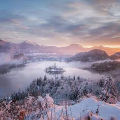 برف روی دریاچه بِلد در اسلوونی، منظره ای رویایی را آفریده