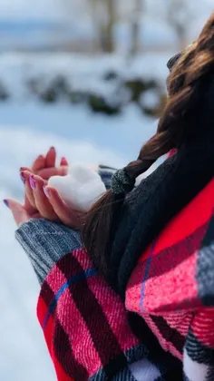 تو سرد ترین روزای زمستون بودنت گرمم میکنه ...❤❄