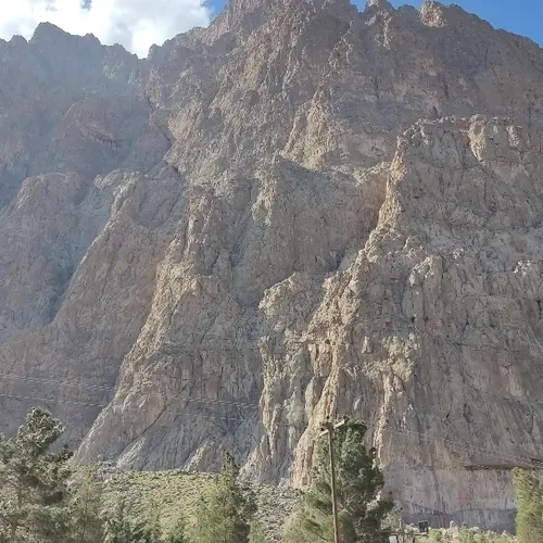 جاتون خالی رفتیم کرمانشاه اینجا بیستون هست . ❤️