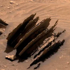 ‏- تصویر ارسالی از مریخ‌نورد Curiosity نشان‌دهنده تشکیلات