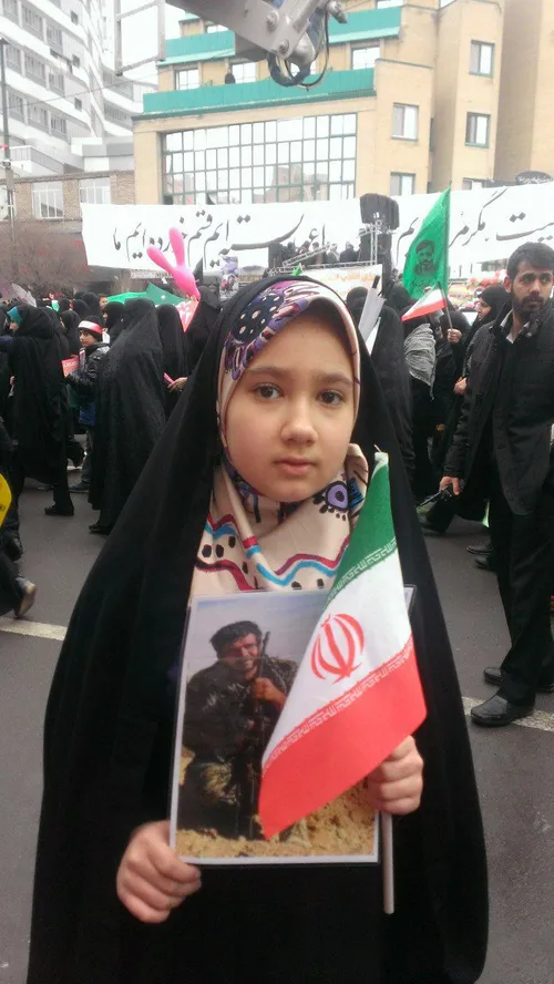 دختر شهید علی اکبر زوار در راهپیمایی 22 بهمن