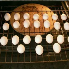 برای پختن تخم‌مرغ سفت آنها را در فر بگذارید 