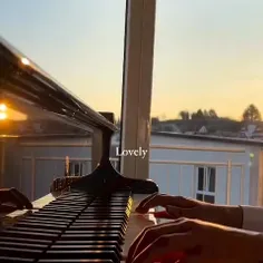 هدفون رو  بزار و از صذاش لذت ببر🎹