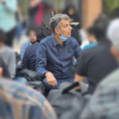 عادل آقا فردوسی‌پور دم دانشگاه شریف با بچه‌های معترض نشست