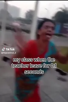 کلاس ما وقتی معلم برای یک دهم ثانیه کلاس رو ترک میکنه