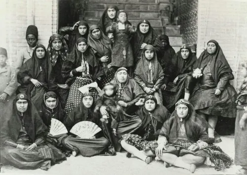 تصویری از حرمسرای ناصرالدین شاه قاجار، در این دوره خانمها