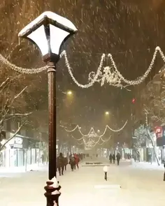 فیلمی از بارش برف در سنگفرش ولیعصر تبریز مربوط به سال گذش