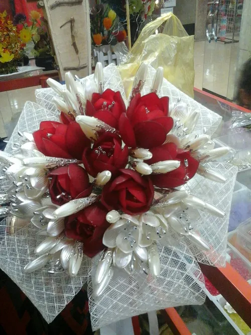 دسته گل عروس..گل کریستال