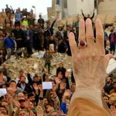 📸 تصویری زیبا از بازدید امروز رهبرانقلاب از مناطق زلزله ز