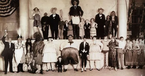 بازیگران عجیب الخلقه چند سیرک در آمریکا - ۱۹۲۴