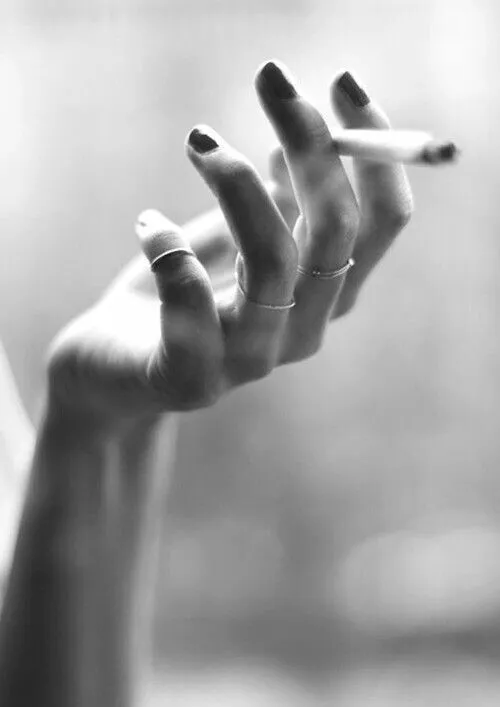 دلم به حال سیگارم می سوزد . . .