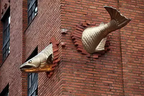 مجسمه ی ماهی آزاد، پورتلند، اورگون، ایالات متحده
