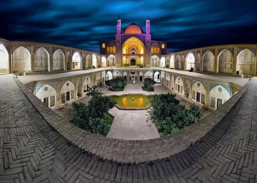 تصویری زیبا از مسجد آقابزرگ در کاشان
