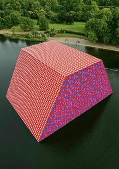7 هزار بشکه رنگارنگ شناور در دریاچه لندن این اثر توسط #هن