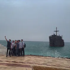 Friends taking a selfie on the southwest coast of #Kish I