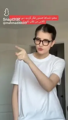 وقتی معلم میگه هیچ کس نمیتونع سر کلاس من تقلب کنه😂😂😂