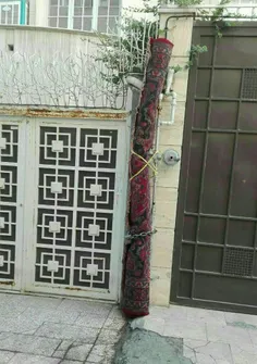 قفل کردن فرش شسته در خیابان آخوند خراسانی/ مشهد