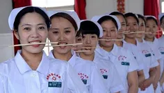 پرستار های چینی با این حرکت، تمرین لبخند می کنند