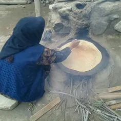 دلتون شاد روزگارتون پر برکت 🤗🤗🤗این نان ساجی نان محلی منطقه کرمانشاه👌💐🌼🌻🌺