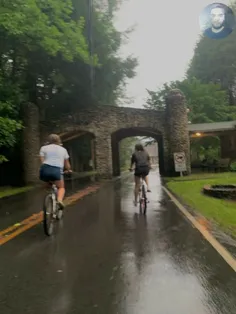 دوچرخه سواری تو بارون...