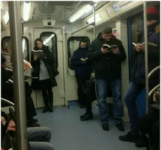 یک روز عادی در متروی شهر مسکو، جالبه که بدونید اینترنت در