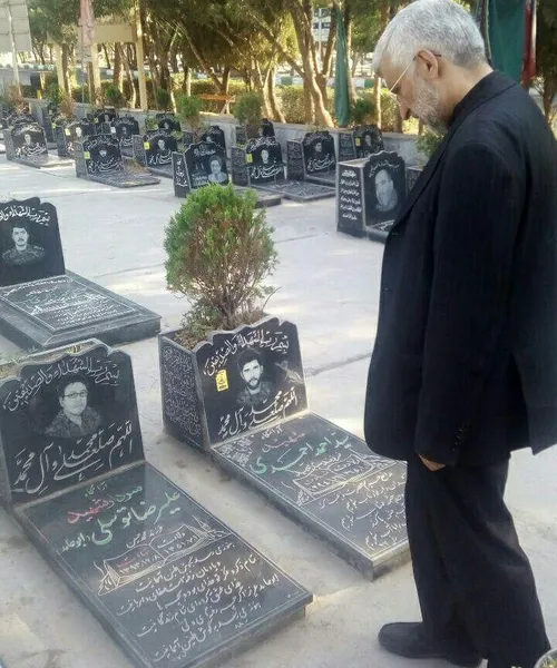 سعید جلیلی عضو مجمع تشخیص مصحلت نظام، در مزار شهدای مدافع