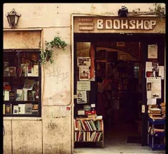 ‏روی ویترین یک کتابفروشی در شهر رم نوشته شده همه عشقی چون