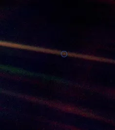 این عکسی است که فضاپیمای وویجر از زمین گرفته است. عکسی که