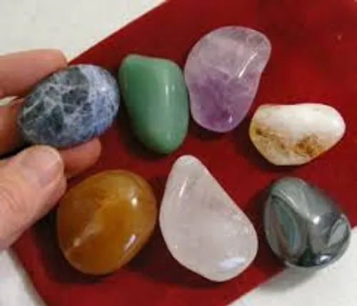 به یاد تو و علاقه ی همیشگی ات به جمع کردن سنگ ها، هفت سنگ