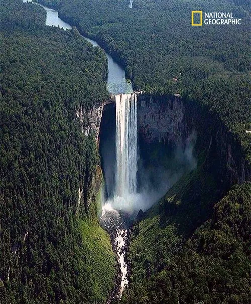 آبشار آنجل، بلند ترین آبشار دنیا به ارتفاع ۹۷۹ متر است که