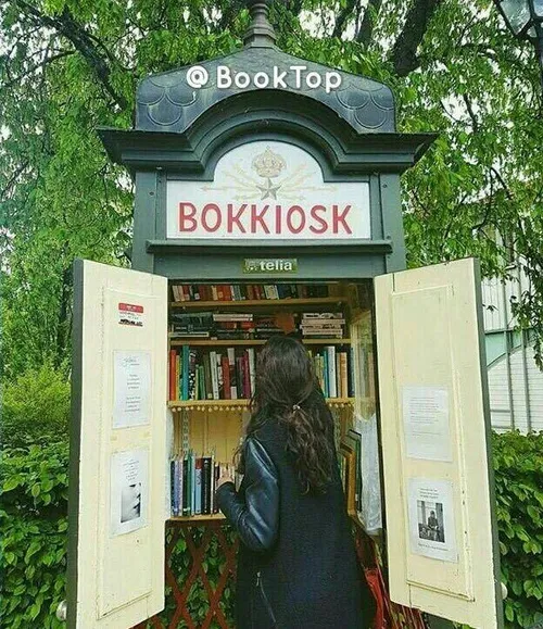 کیوسکی در یکی از شهرهای سوئدِ اینجا شما میتونید یک کتاب ب