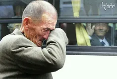 خداحافظی بین بستگان کره شمالی و جنوبی پس از یک مراسم خانو