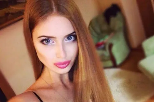 انگلینا دختر عروسکی روس