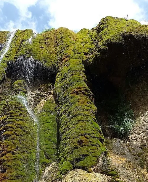 طبیعت زیبا آبشار